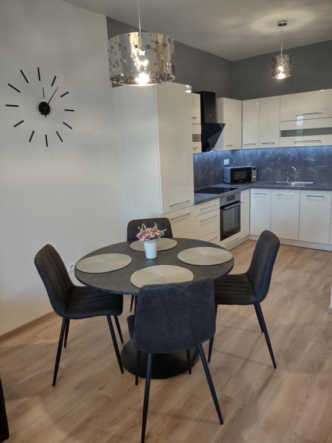 Karina Apartman Apartamento Dunajská Streda Exterior foto
