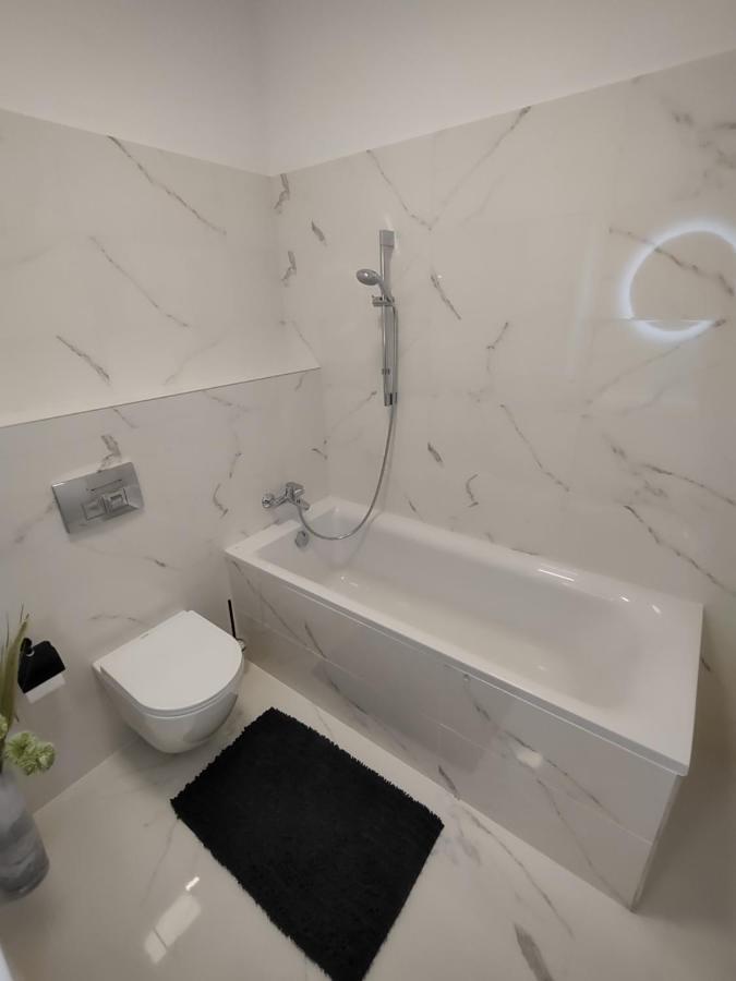 Karina Apartman Apartamento Dunajská Streda Exterior foto